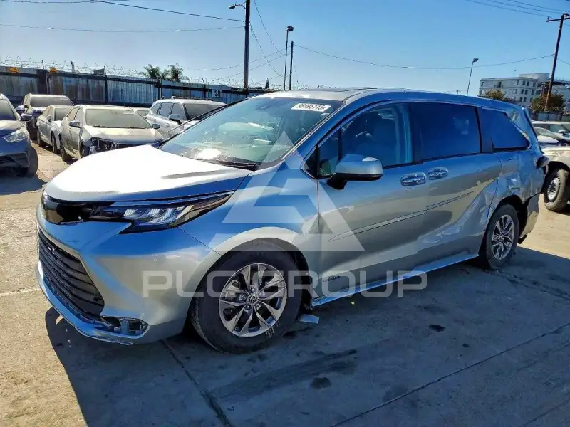 2021 Toyota SIENNA фото