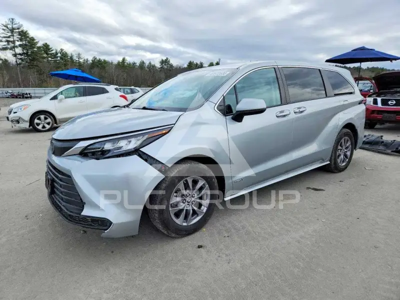 2021 Toyota SIENNA фото