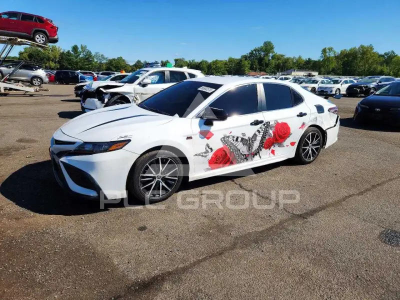 2021 Toyota CAMRY photo
