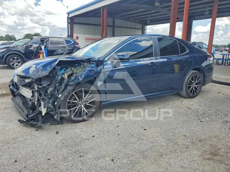 2021 Toyota CAMRY photo