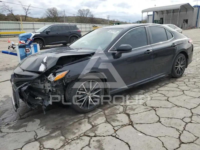 2021 Toyota CAMRY photo