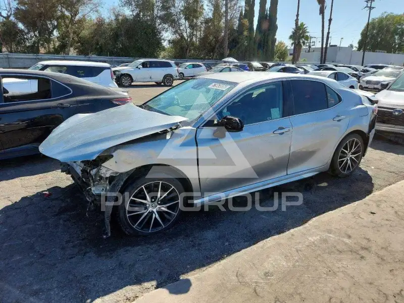 2021 Toyota CAMRY photo