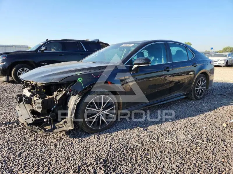 2021 Toyota CAMRY photo