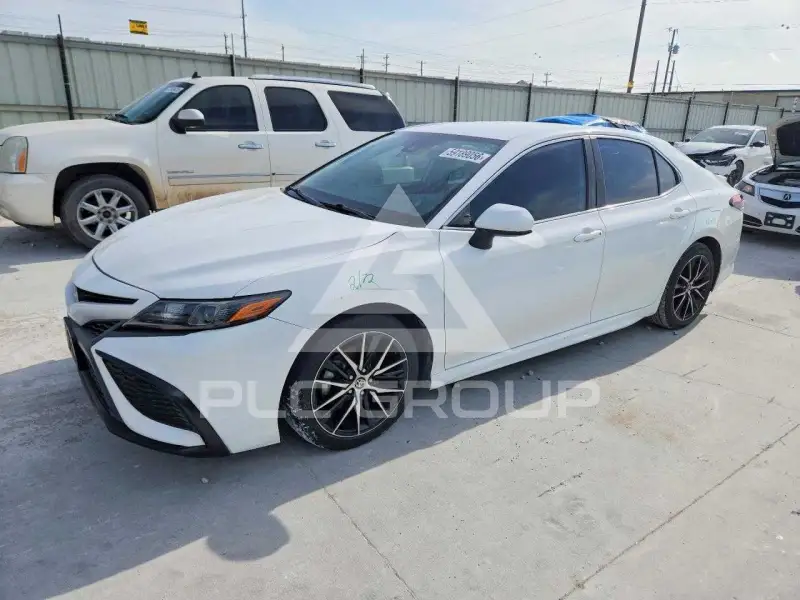 2021 Toyota CAMRY photo