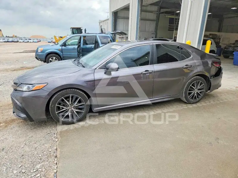2021 Toyota CAMRY photo