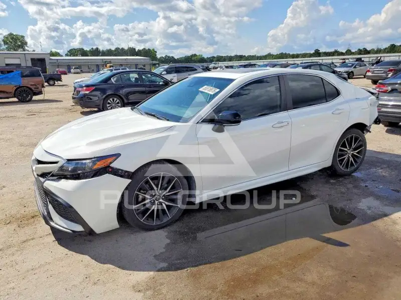 2021 Toyota CAMRY photo