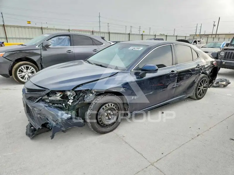2021 Toyota CAMRY photo