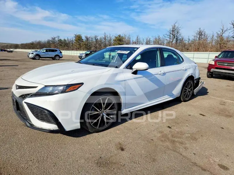 2021 Toyota CAMRY photo