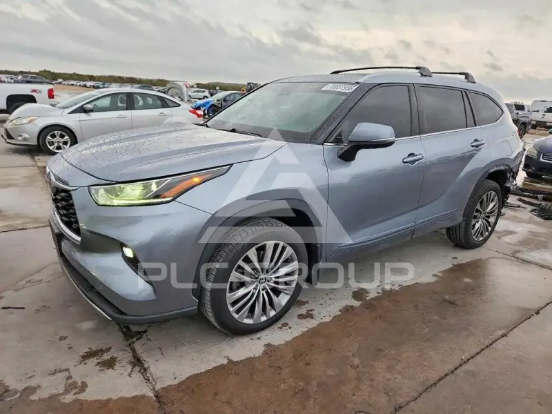 2021 Toyota Highlander photo