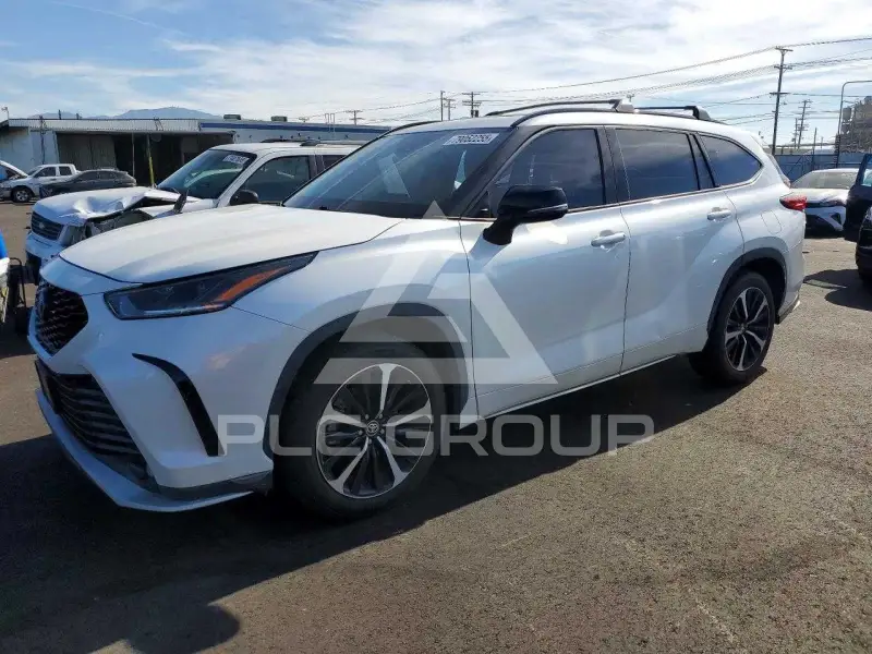 2021 Toyota Highlander photo