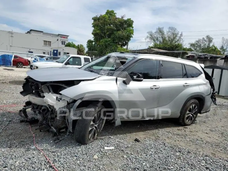 2021 Toyota Highlander photo