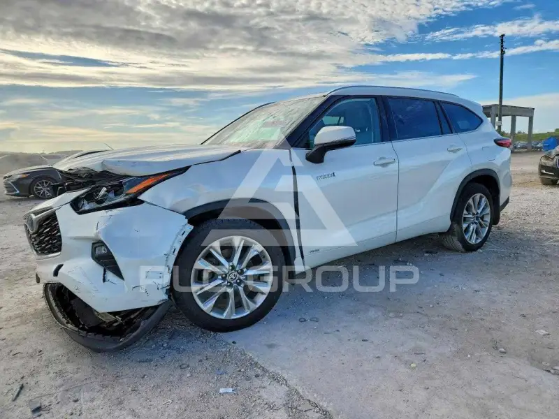 2021 Toyota Highlander photo
