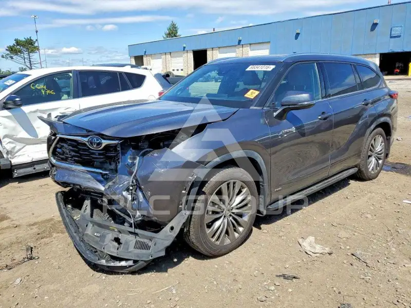 2021 Toyota Highlander photo