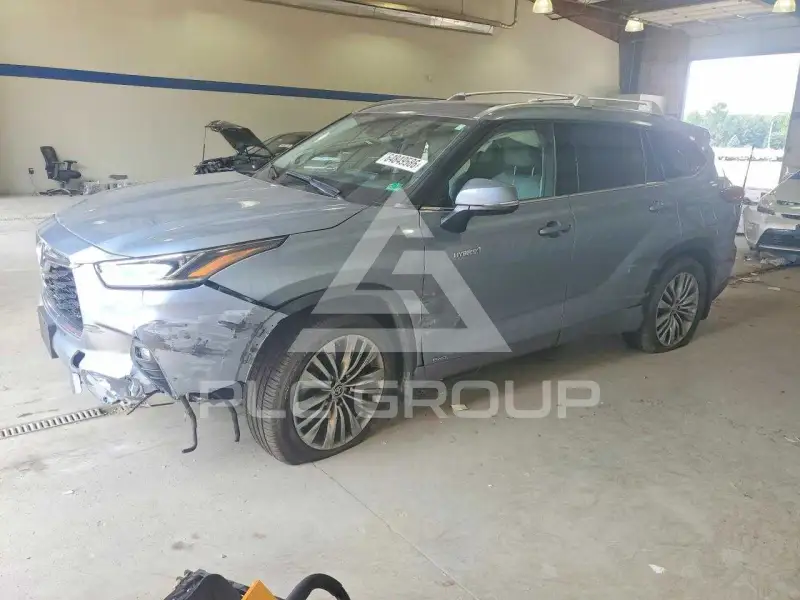 2021 Toyota Highlander photo