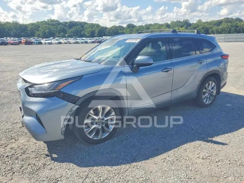 2021 Toyota Highlander photo