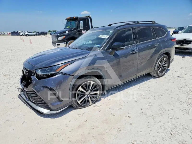2021 Toyota Highlander photo