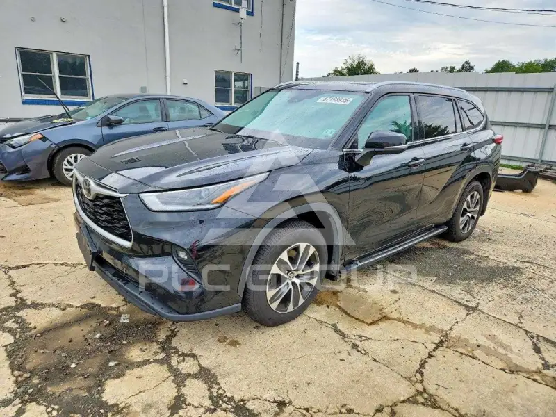 2021 Toyota Highlander photo