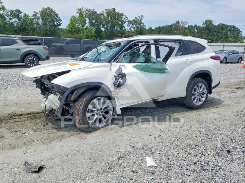 2021 Toyota Highlander photo