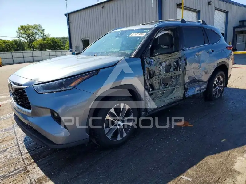 2021 Toyota Highlander photo