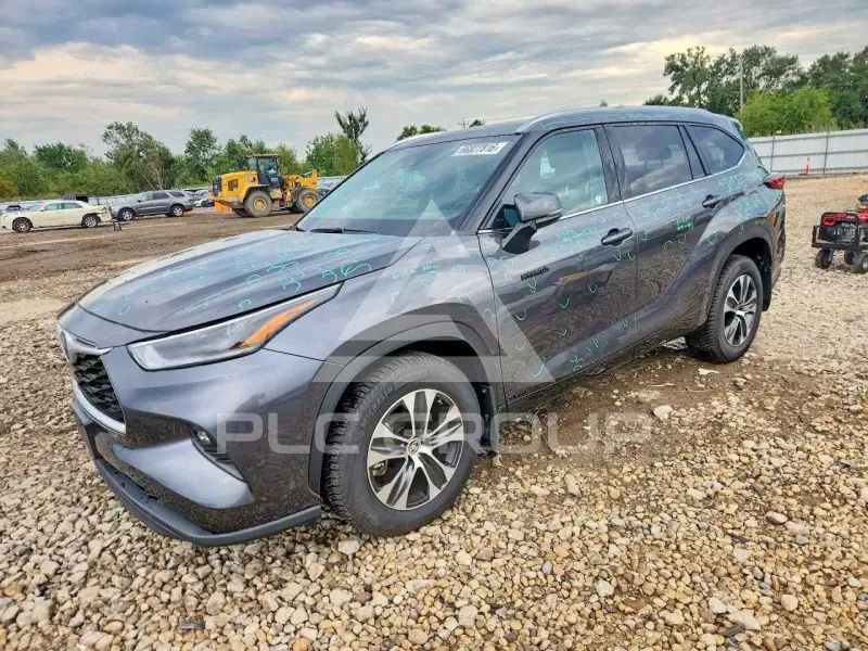 2021 Toyota Highlander photo