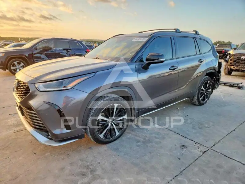2021 Toyota Highlander photo