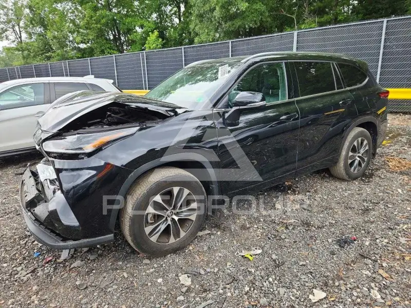 2021 Toyota Highlander photo