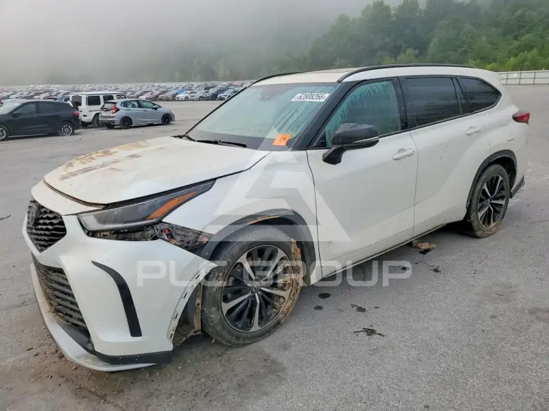 2021 Toyota Highlander photo