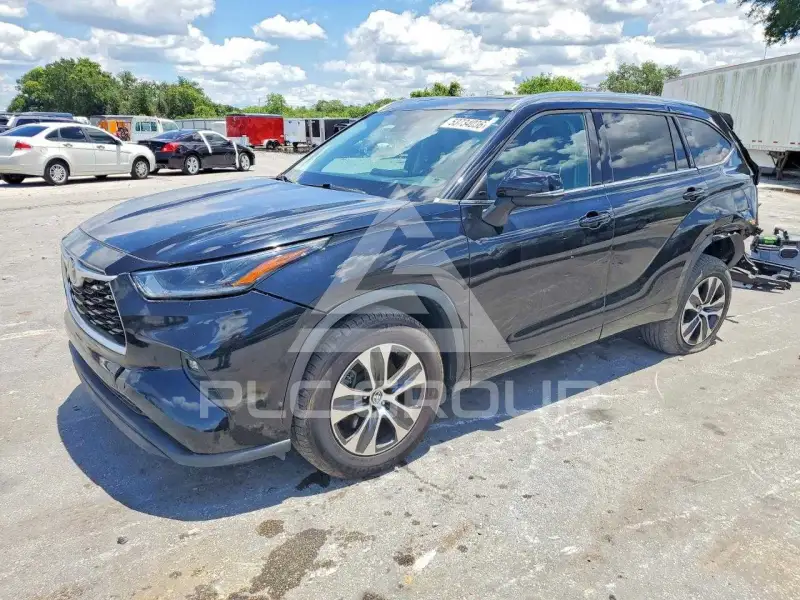 2021 Toyota Highlander photo