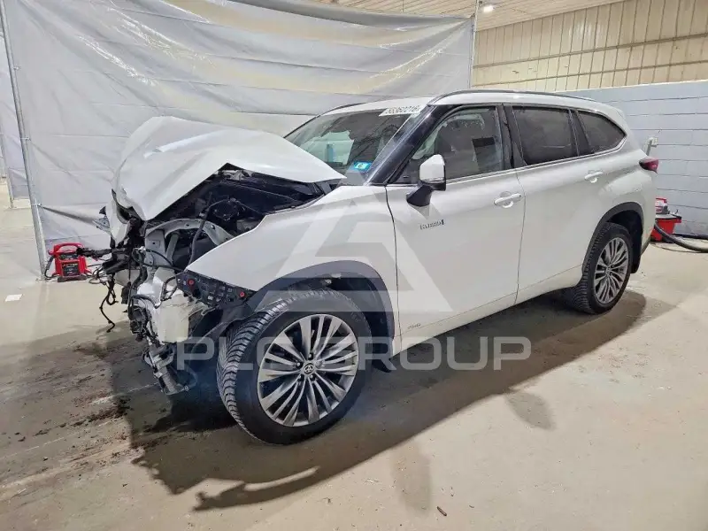 2021 Toyota Highlander photo