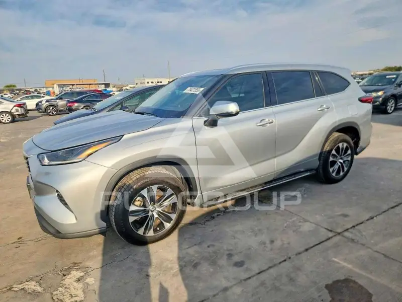 2021 Toyota Highlander photo