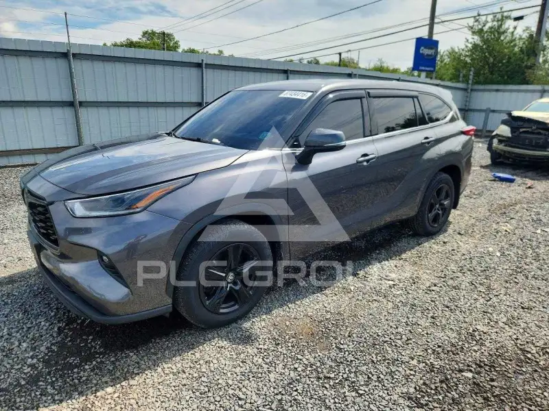 2021 Toyota Highlander photo