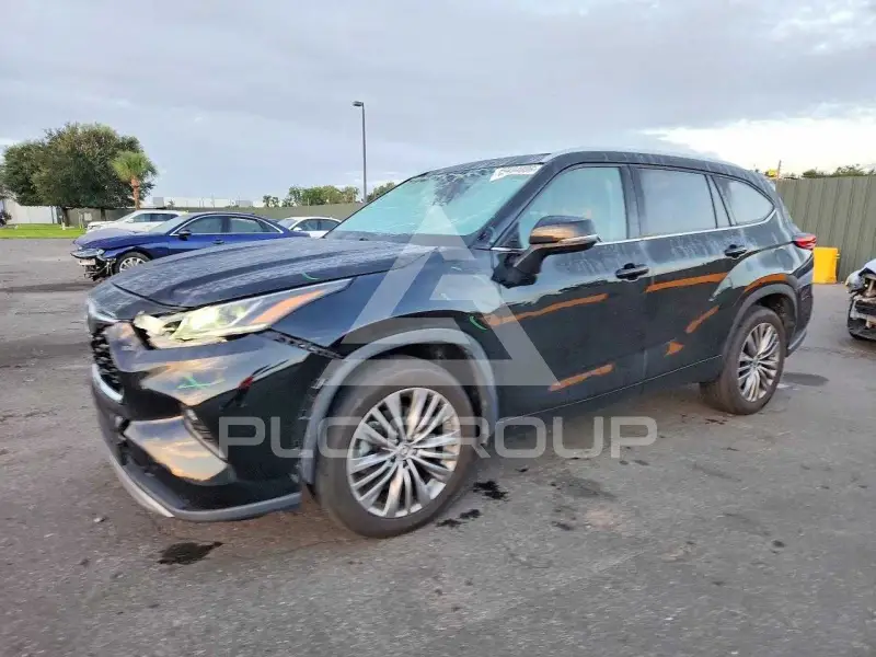 2021 Toyota Highlander photo