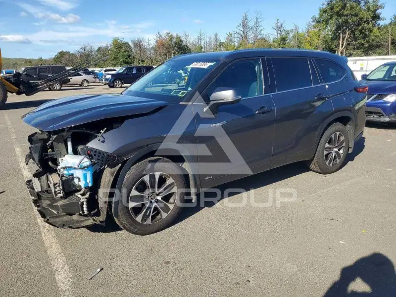 2021 Toyota Highlander photo