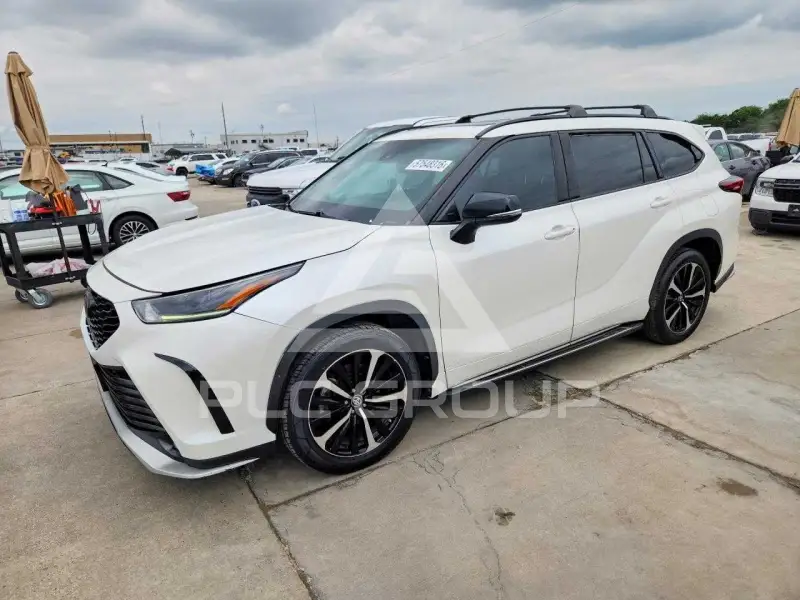 2021 Toyota Highlander photo