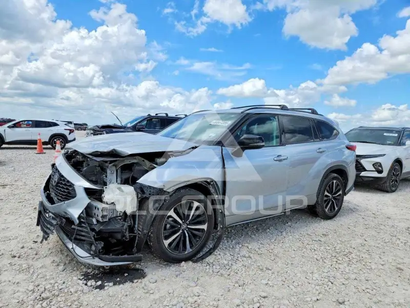 2021 Toyota Highlander photo