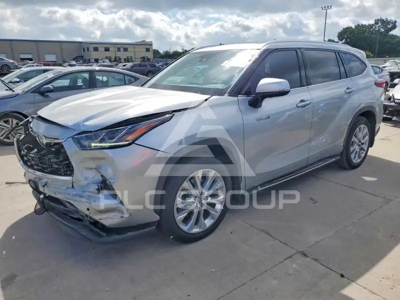 2021 Toyota Highlander photo