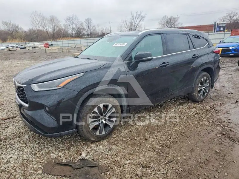 2021 Toyota Highlander photo