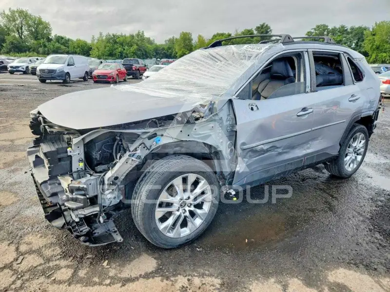 2021 Toyota RAV4 фото