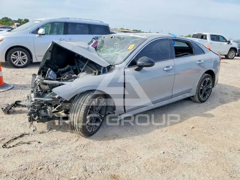 2021 KIA K5 photo