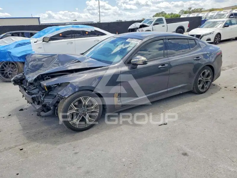 2021 KIA Stinger photo