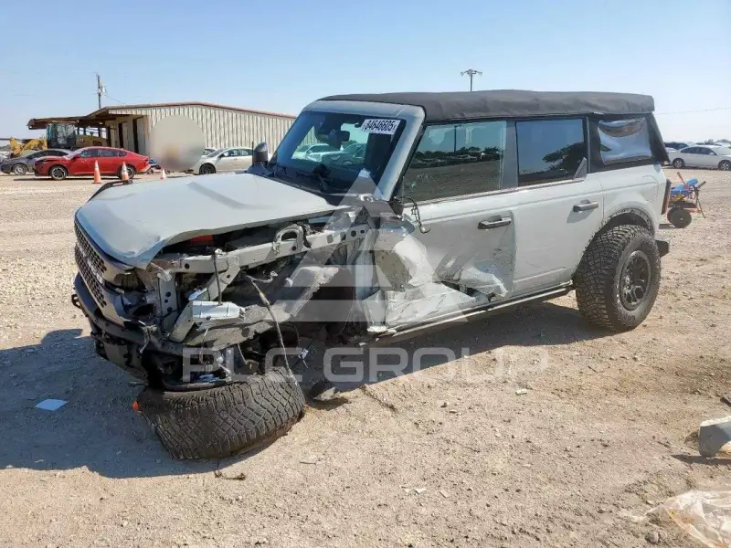 2021 Ford BRONCO photo