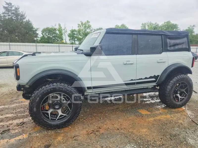 2021 Ford BRONCO photo