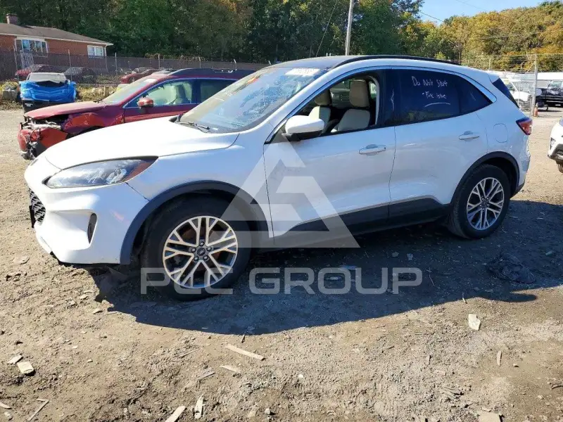 2021 Ford ESCAPE photo