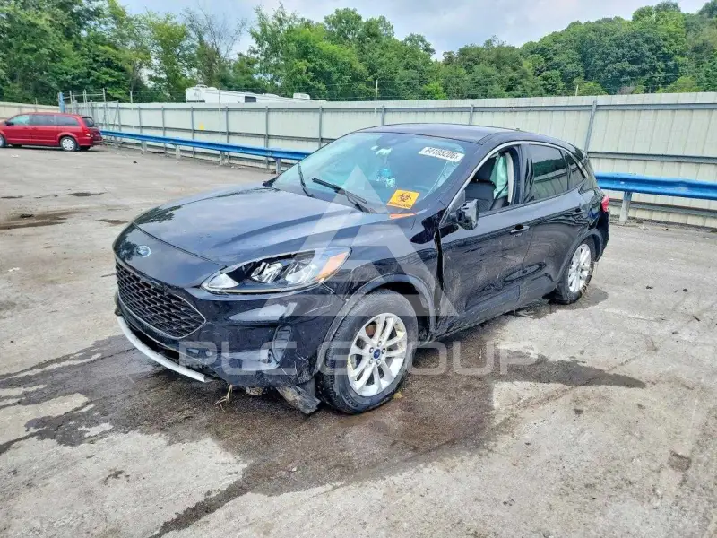 2021 Ford ESCAPE photo