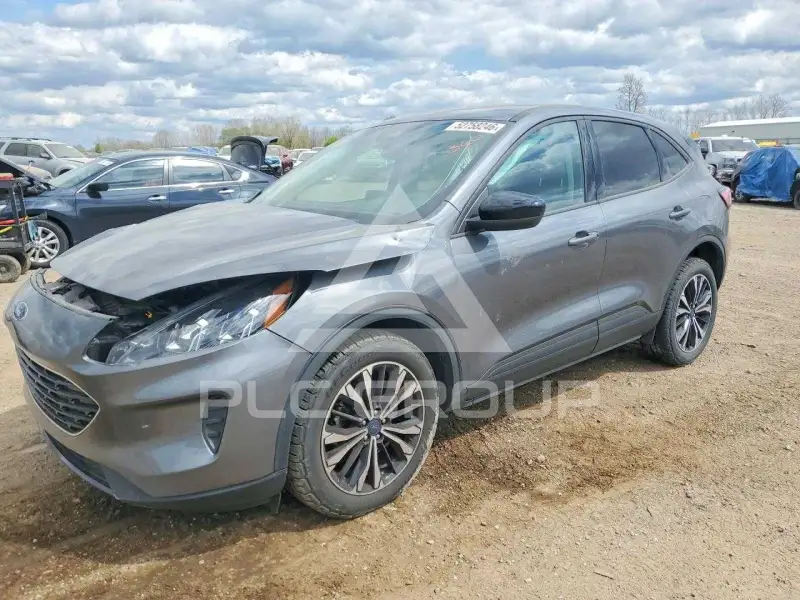 2021 Ford ESCAPE photo