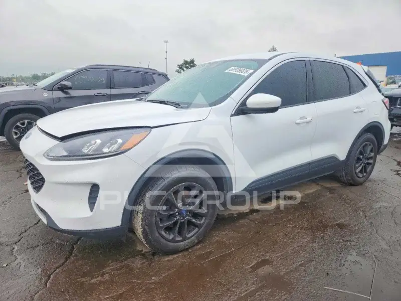 2021 Ford ESCAPE photo