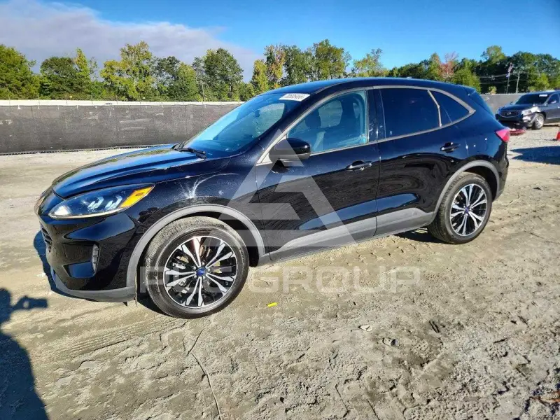 2021 Ford ESCAPE photo