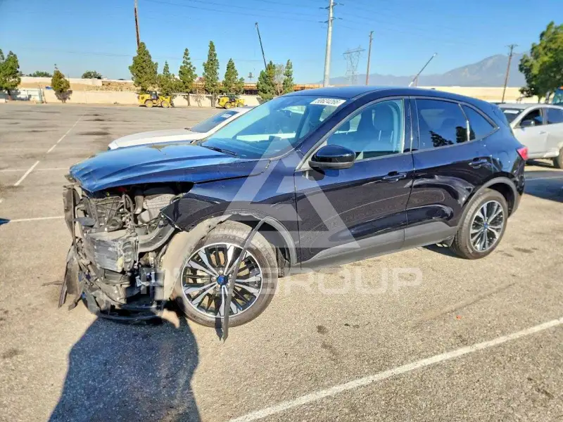 2021 Ford ESCAPE photo