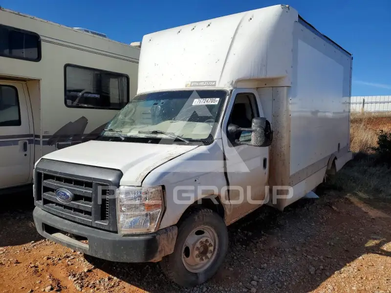 2021 Ford E-350 фото