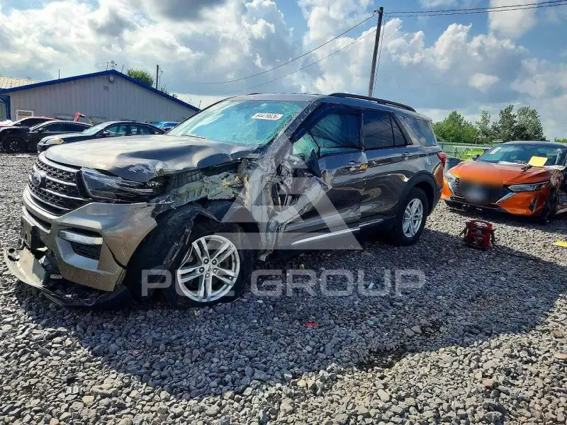 2021 Ford EXPLORER photo